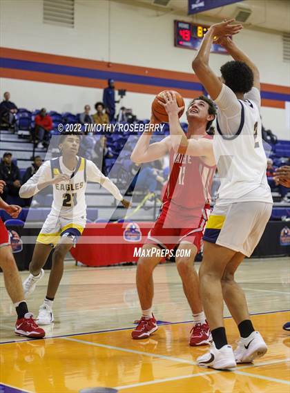 Thumbnail 2 in Mater Dei vs. Oak Cliff Faith Family Academy photogallery.