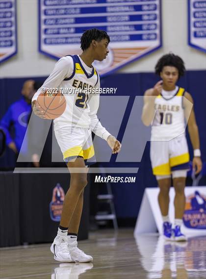 Thumbnail 3 in Mater Dei vs. Oak Cliff Faith Family Academy photogallery.