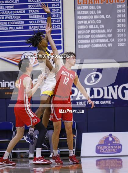 Thumbnail 3 in Mater Dei vs. Oak Cliff Faith Family Academy photogallery.