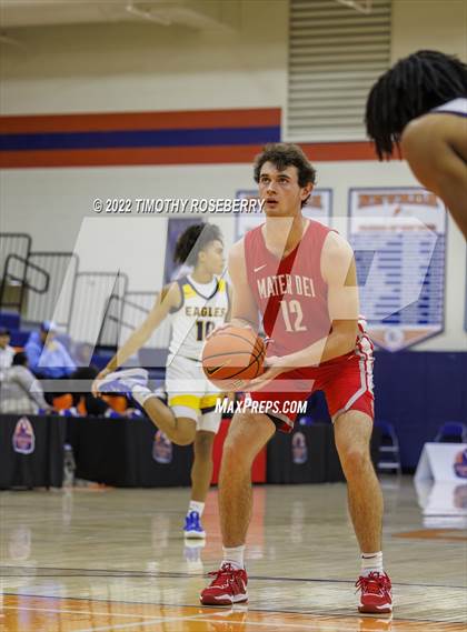 Thumbnail 2 in Mater Dei vs. Oak Cliff Faith Family Academy photogallery.