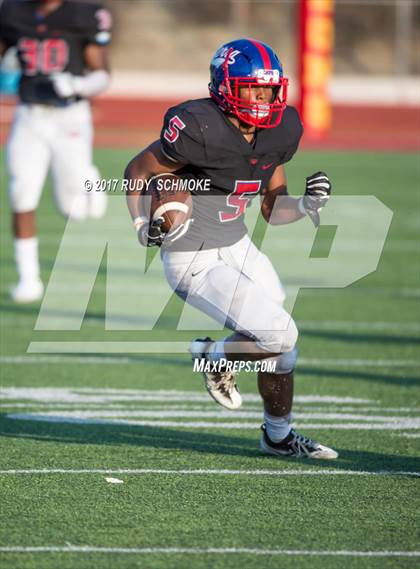 Thumbnail 1 in Serra vs. Punahou (Honor Bowl) photogallery.