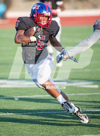 Thumbnail 1 in Serra vs. Punahou (Honor Bowl) photogallery.
