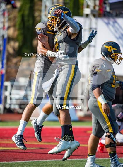 Thumbnail 1 in Serra vs. Punahou (Honor Bowl) photogallery.