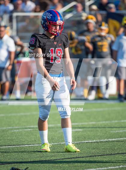 Thumbnail 2 in Serra vs. Punahou (Honor Bowl) photogallery.