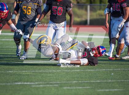 Thumbnail 1 in Serra vs. Punahou (Honor Bowl) photogallery.