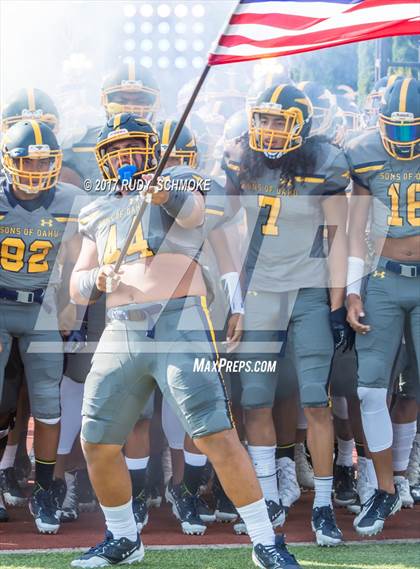 Thumbnail 2 in Serra vs. Punahou (Honor Bowl) photogallery.