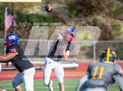 Thumbnail 2 in Serra vs. Punahou (Honor Bowl) photogallery.