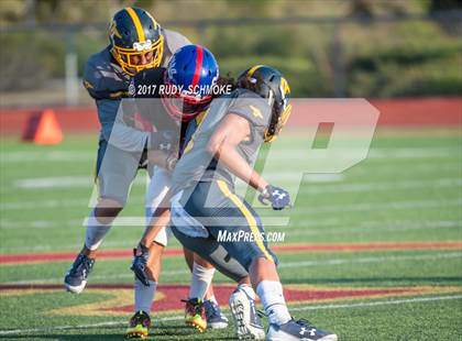 Thumbnail 1 in Serra vs. Punahou (Honor Bowl) photogallery.