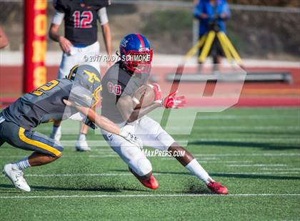 Thumbnail 2 in Serra vs. Punahou (Honor Bowl) photogallery.