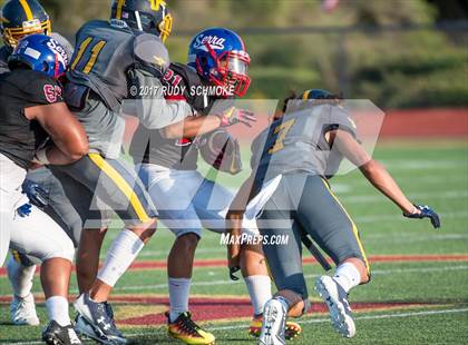 Thumbnail 2 in Serra vs. Punahou (Honor Bowl) photogallery.