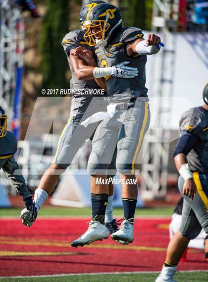 Thumbnail 2 in Serra vs. Punahou (Honor Bowl) photogallery.