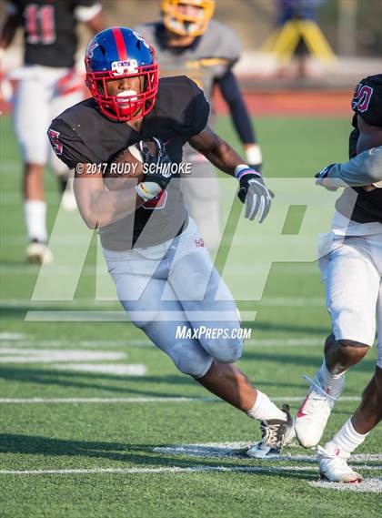 Thumbnail 1 in Serra vs. Punahou (Honor Bowl) photogallery.