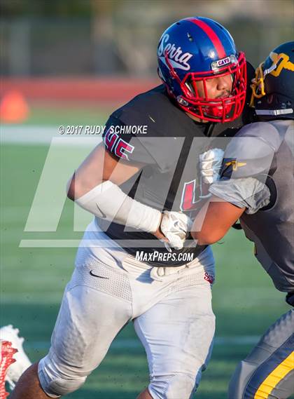 Thumbnail 2 in Serra vs. Punahou (Honor Bowl) photogallery.