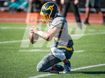 Thumbnail 2 in Serra vs. Punahou (Honor Bowl) photogallery.