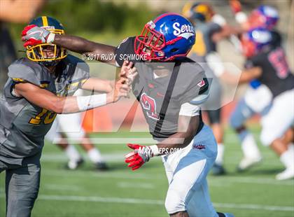 Thumbnail 2 in Serra vs. Punahou (Honor Bowl) photogallery.