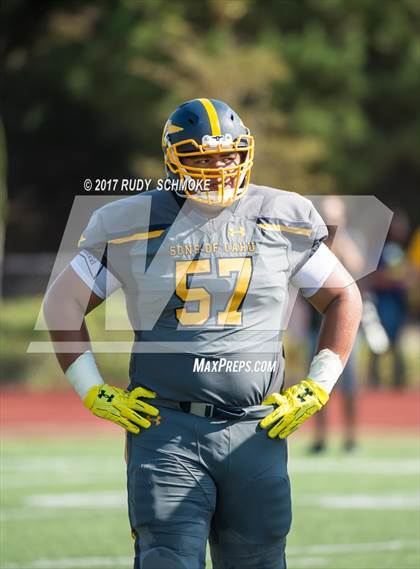 Thumbnail 2 in Serra vs. Punahou (Honor Bowl) photogallery.