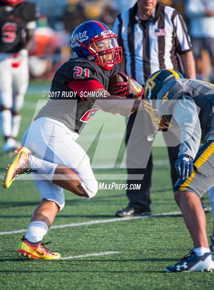 Thumbnail 2 in Serra vs. Punahou (Honor Bowl) photogallery.