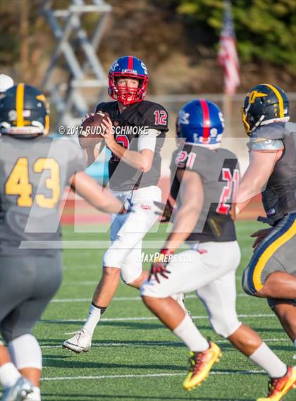Thumbnail 3 in Serra vs. Punahou (Honor Bowl) photogallery.