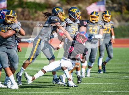 Thumbnail 1 in Serra vs. Punahou (Honor Bowl) photogallery.