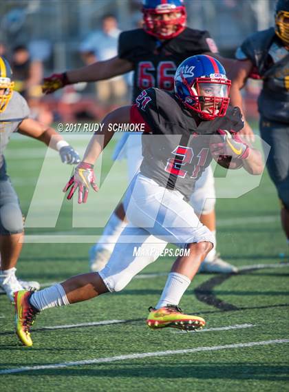 Thumbnail 2 in Serra vs. Punahou (Honor Bowl) photogallery.