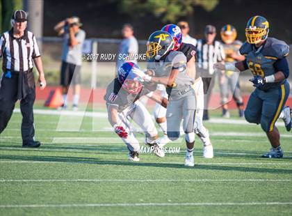 Thumbnail 3 in Serra vs. Punahou (Honor Bowl) photogallery.