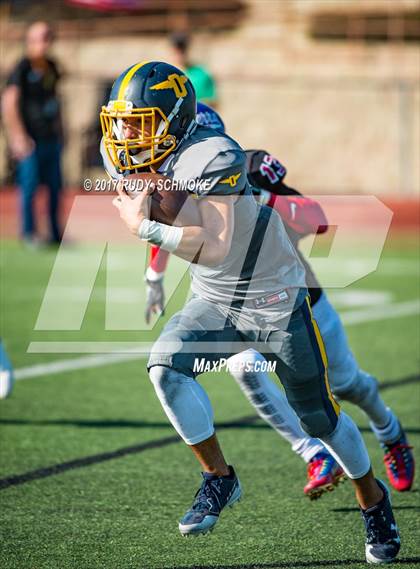 Thumbnail 3 in Serra vs. Punahou (Honor Bowl) photogallery.