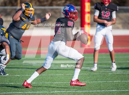 Thumbnail 1 in Serra vs. Punahou (Honor Bowl) photogallery.