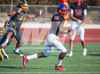 Thumbnail 3 in Serra vs. Punahou (Honor Bowl) photogallery.