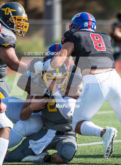 Thumbnail 1 in Serra vs. Punahou (Honor Bowl) photogallery.