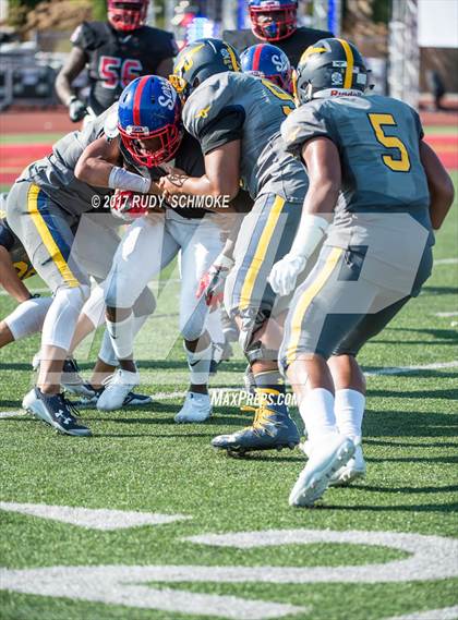 Thumbnail 2 in Serra vs. Punahou (Honor Bowl) photogallery.