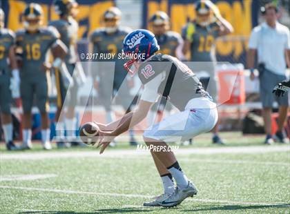 Thumbnail 3 in Serra vs. Punahou (Honor Bowl) photogallery.