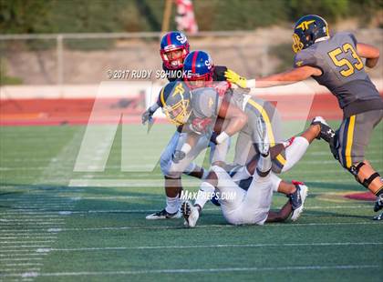 Thumbnail 2 in Serra vs. Punahou (Honor Bowl) photogallery.