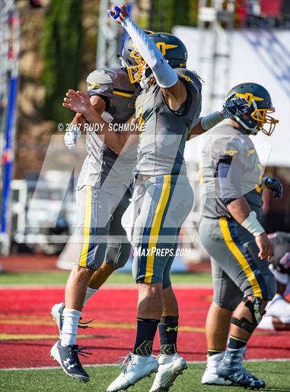 Thumbnail 2 in Serra vs. Punahou (Honor Bowl) photogallery.