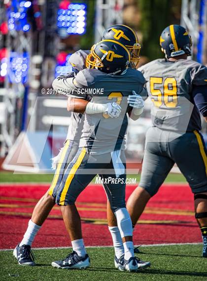 Thumbnail 3 in Serra vs. Punahou (Honor Bowl) photogallery.