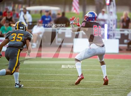 Thumbnail 3 in Serra vs. Punahou (Honor Bowl) photogallery.
