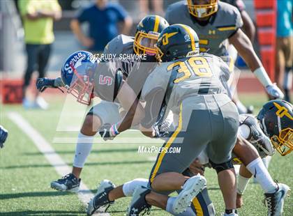 Thumbnail 1 in Serra vs. Punahou (Honor Bowl) photogallery.