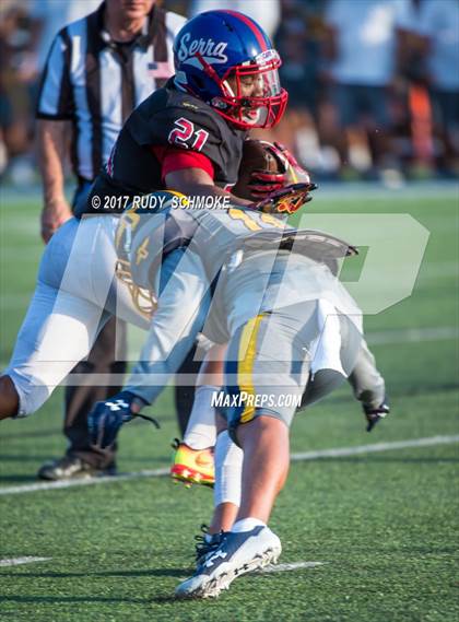Thumbnail 3 in Serra vs. Punahou (Honor Bowl) photogallery.