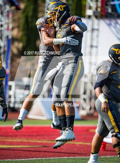 Thumbnail 3 in Serra vs. Punahou (Honor Bowl) photogallery.