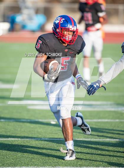 Thumbnail 3 in Serra vs. Punahou (Honor Bowl) photogallery.