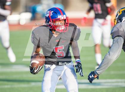 Thumbnail 2 in Serra vs. Punahou (Honor Bowl) photogallery.