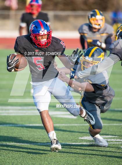 Thumbnail 3 in Serra vs. Punahou (Honor Bowl) photogallery.