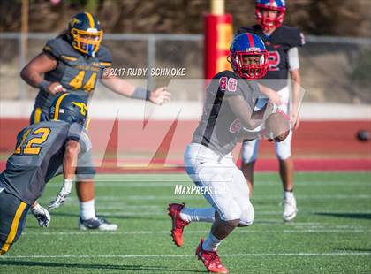 Thumbnail 2 in Serra vs. Punahou (Honor Bowl) photogallery.