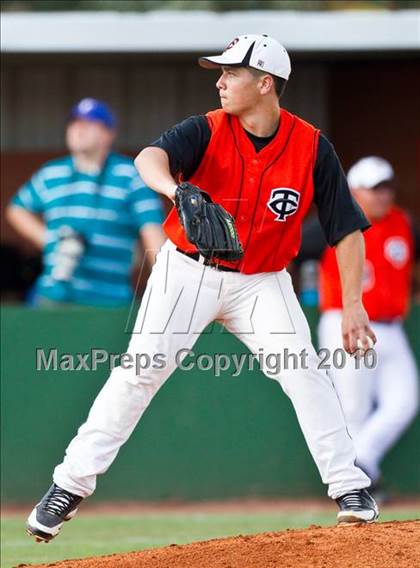 Thumbnail 3 in Texas City vs. Lamar Consolidated (Texas 4A Region III Playoffs - Game 1)  photogallery.