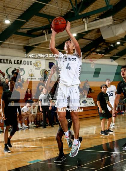Thumbnail 2 in Pleasant Valley vs Monterey Trail (Adidas Challenge) photogallery.