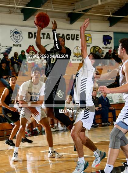 Thumbnail 1 in Pleasant Valley vs Monterey Trail (Adidas Challenge) photogallery.