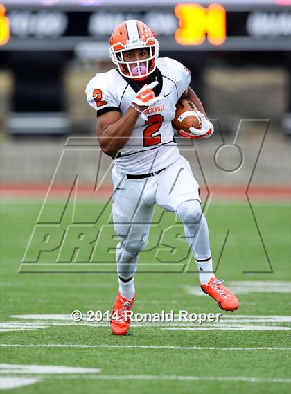 Thumbnail 3 in Dallas Jesuit vs. Rockwall (UIL 6A  Area Playoff) photogallery.