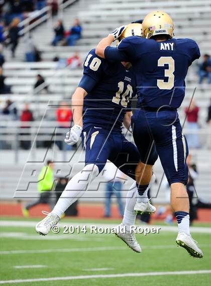 Thumbnail 3 in Dallas Jesuit vs. Rockwall (UIL 6A  Area Playoff) photogallery.