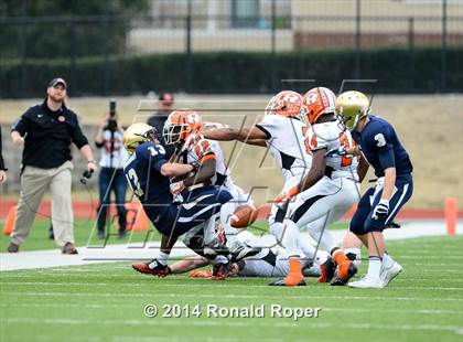 Thumbnail 2 in Dallas Jesuit vs. Rockwall (UIL 6A  Area Playoff) photogallery.