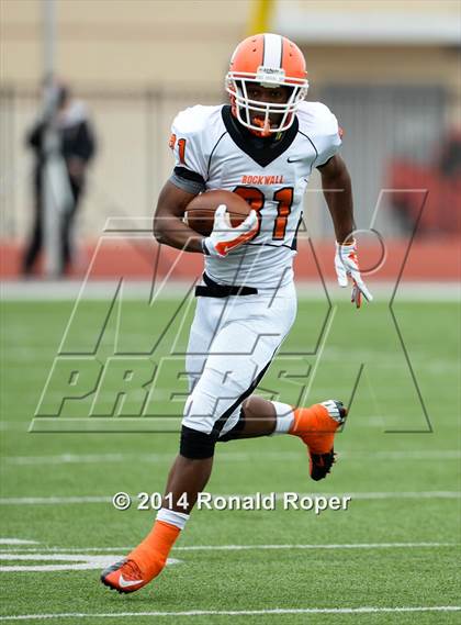 Thumbnail 3 in Dallas Jesuit vs. Rockwall (UIL 6A  Area Playoff) photogallery.