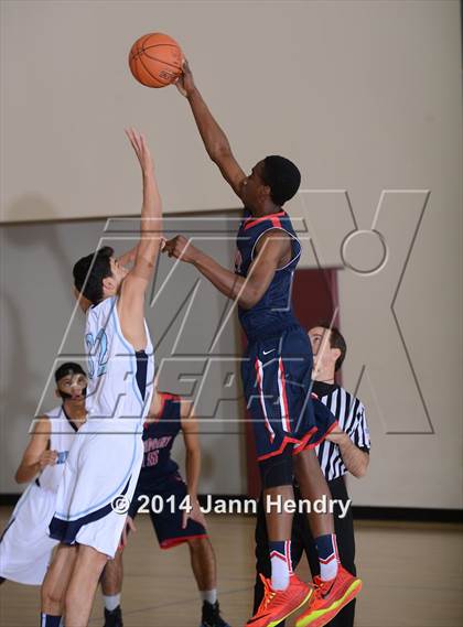 Thumbnail 3 in Viewpoint vs Crescenta Valley (MaxPreps Holiday Classic) photogallery.